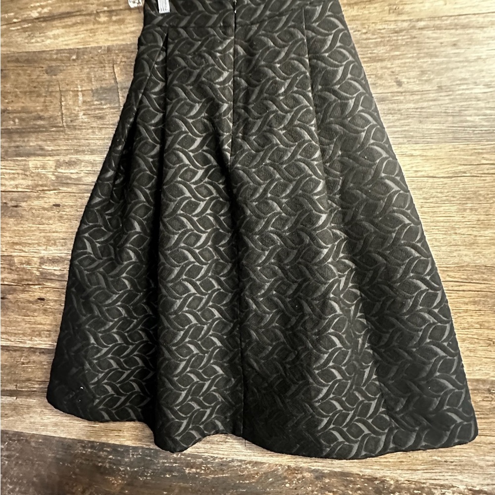 Elegant Black Patterned Skirt - Picture 4 of 6
